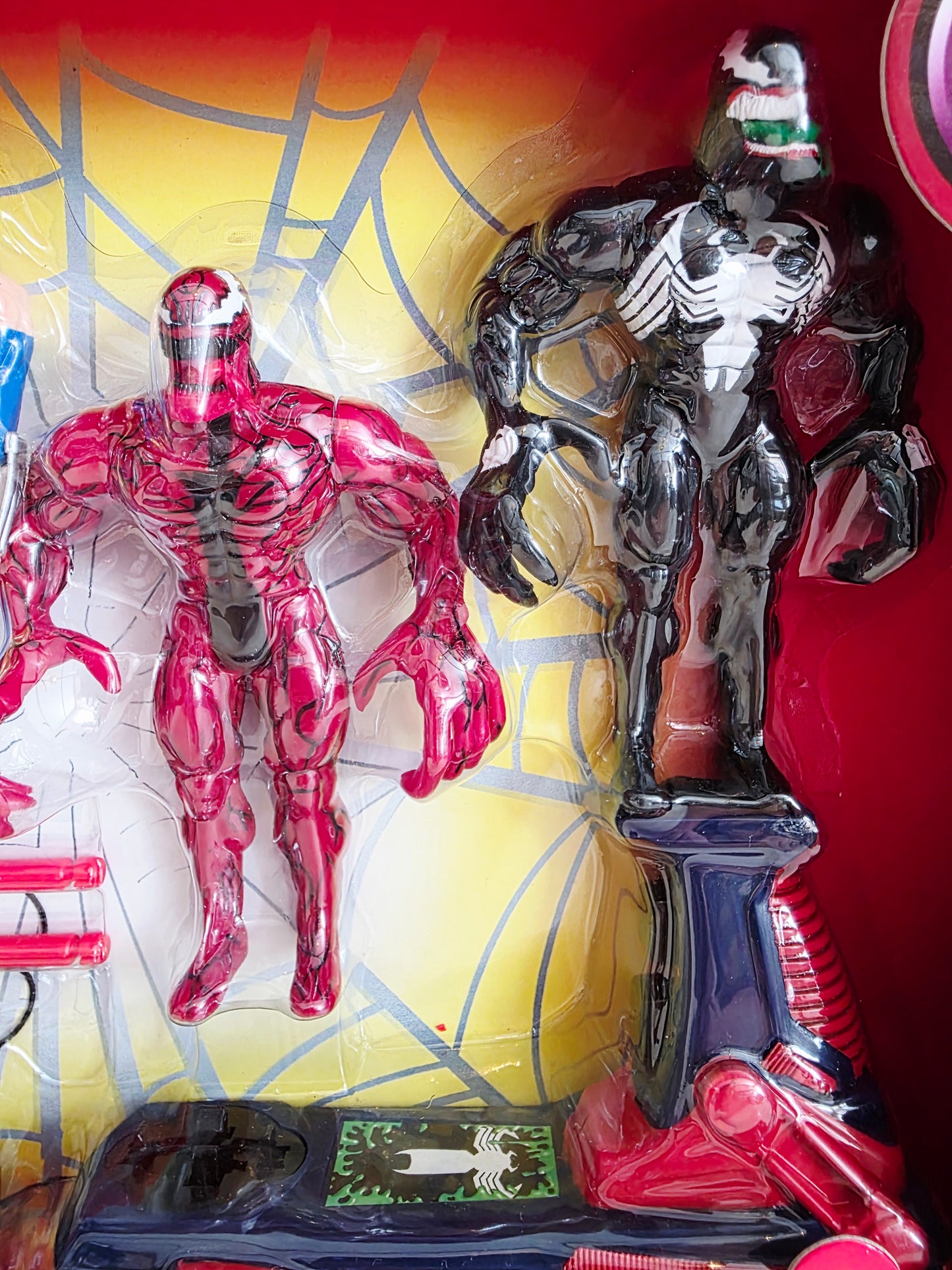 1996 Spider-Man Spider-Man Heavy Hitters Series Spider-Man, Wolverine, Venom & Carnage action figure playset — Close-up 2