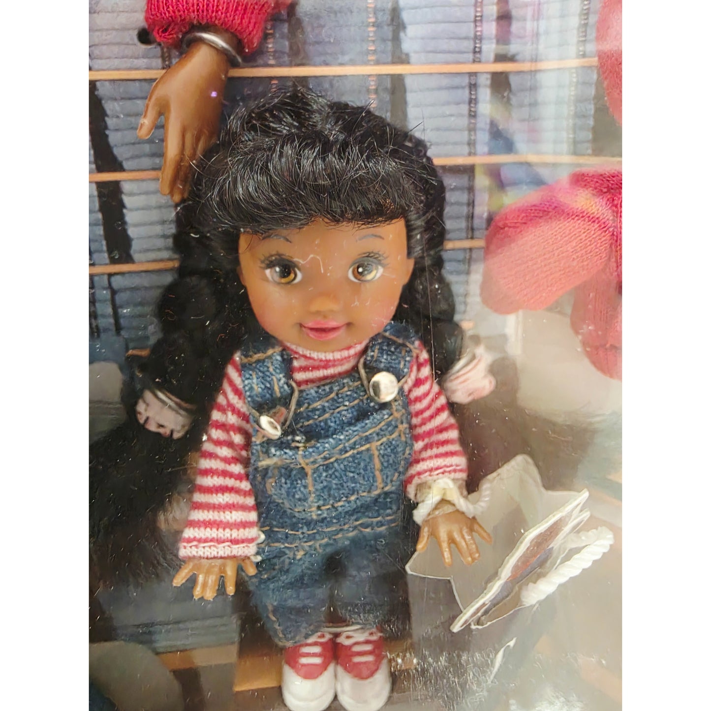 Vintage 1990s doll. Gap Giftset. Barbie & Kelly. Close up 1 view.