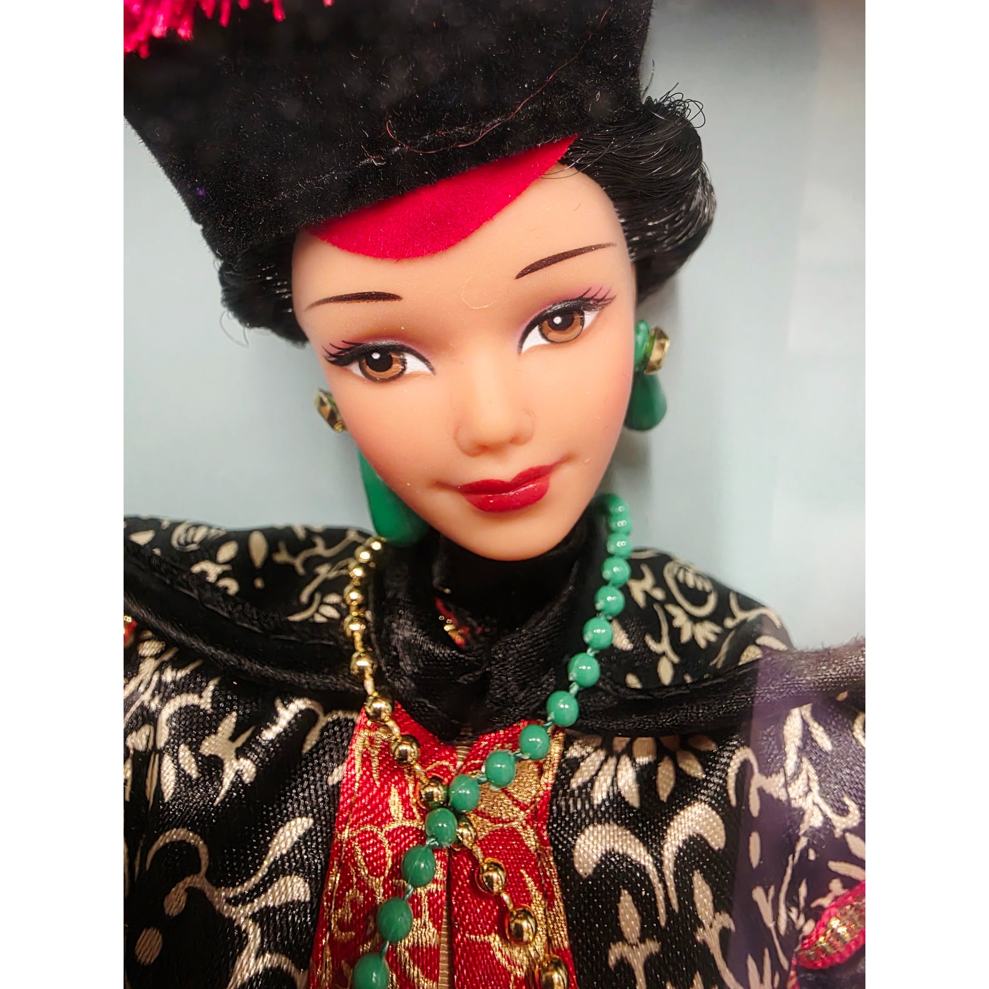 Vintage 1990s doll. Great Era's Collection. Chinese Empress. Face view.