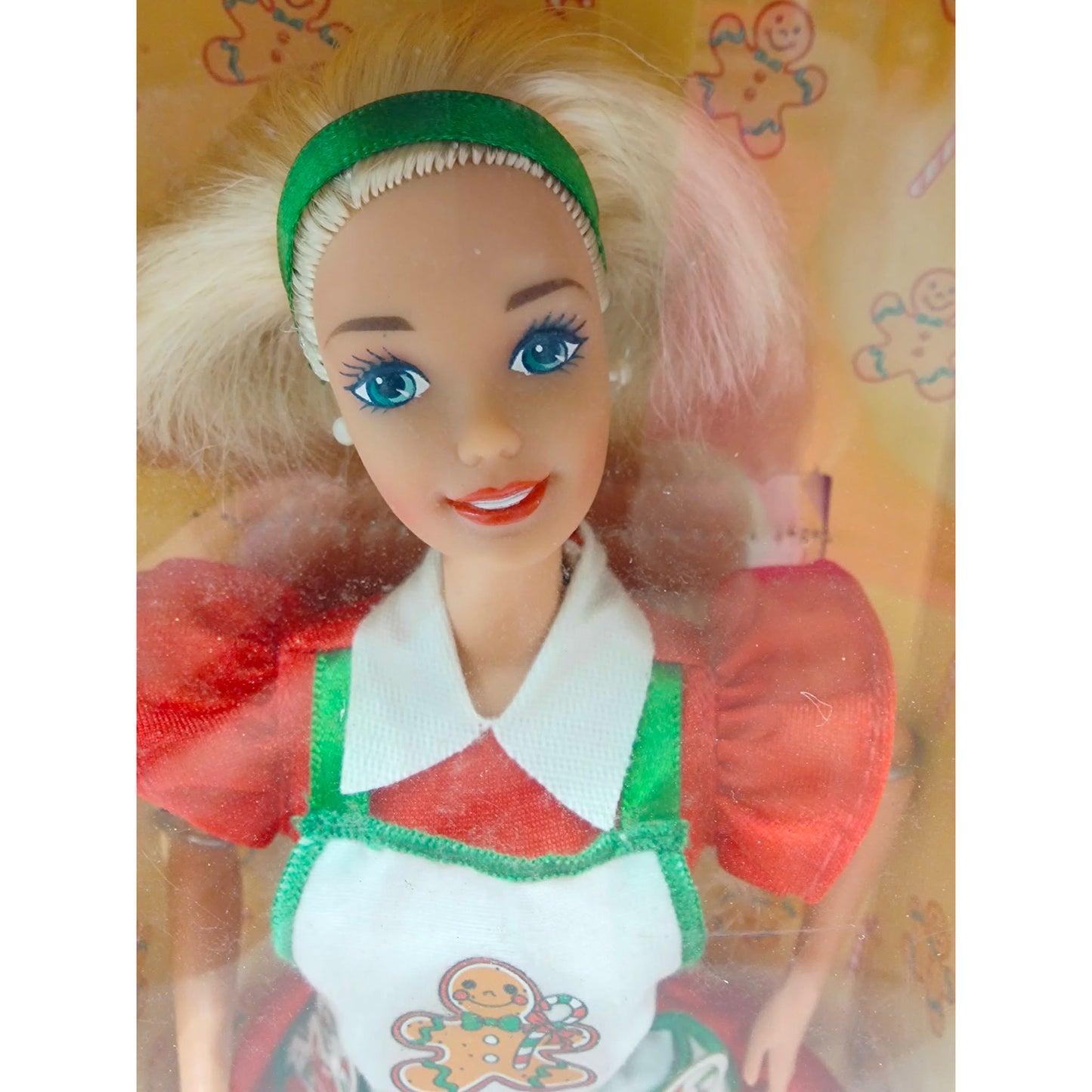 1997 Barbie Holiday Treats doll — Face close-up