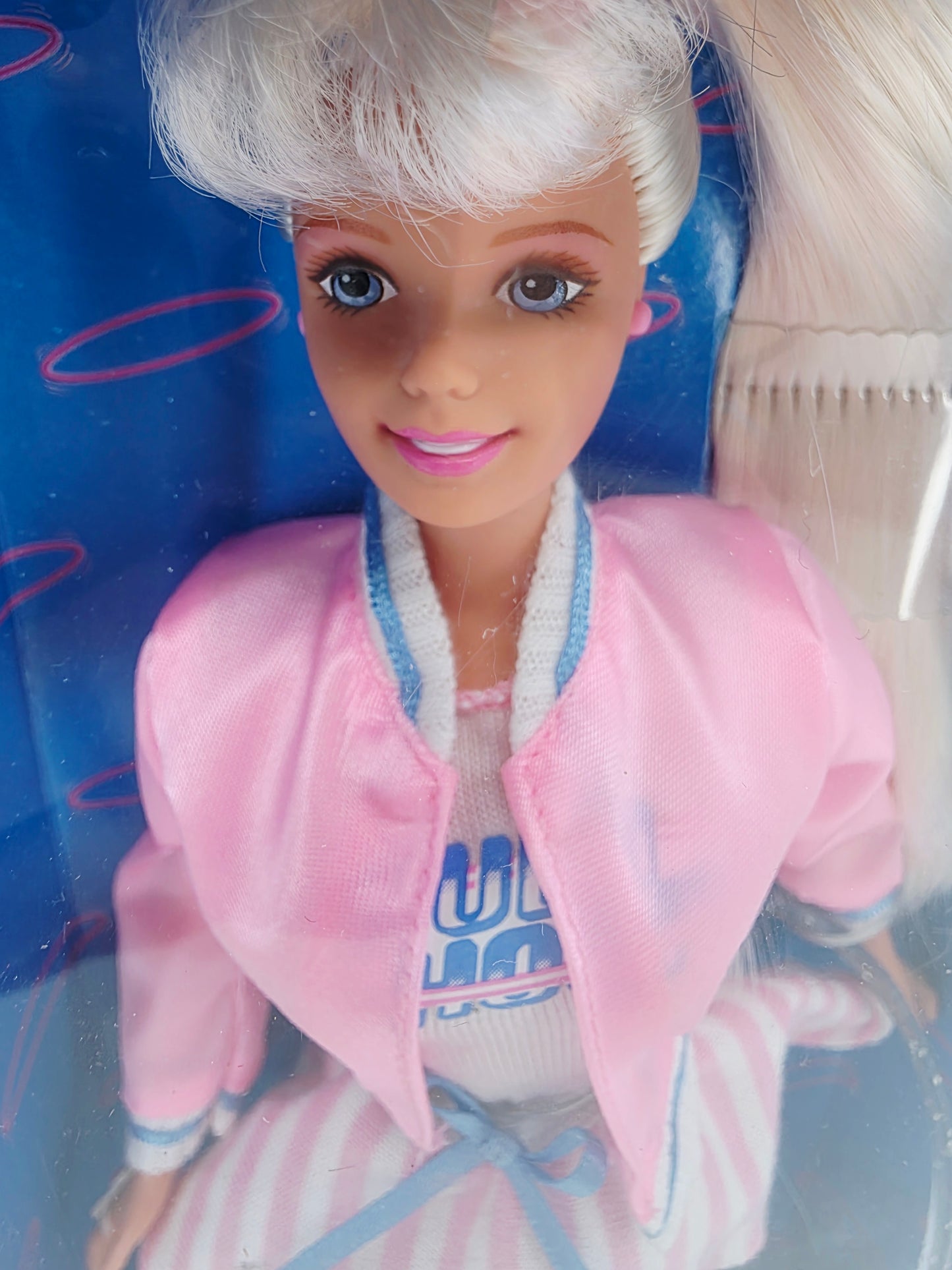 1997 Barbie Hula Hoop Barbie doll — Face close-up