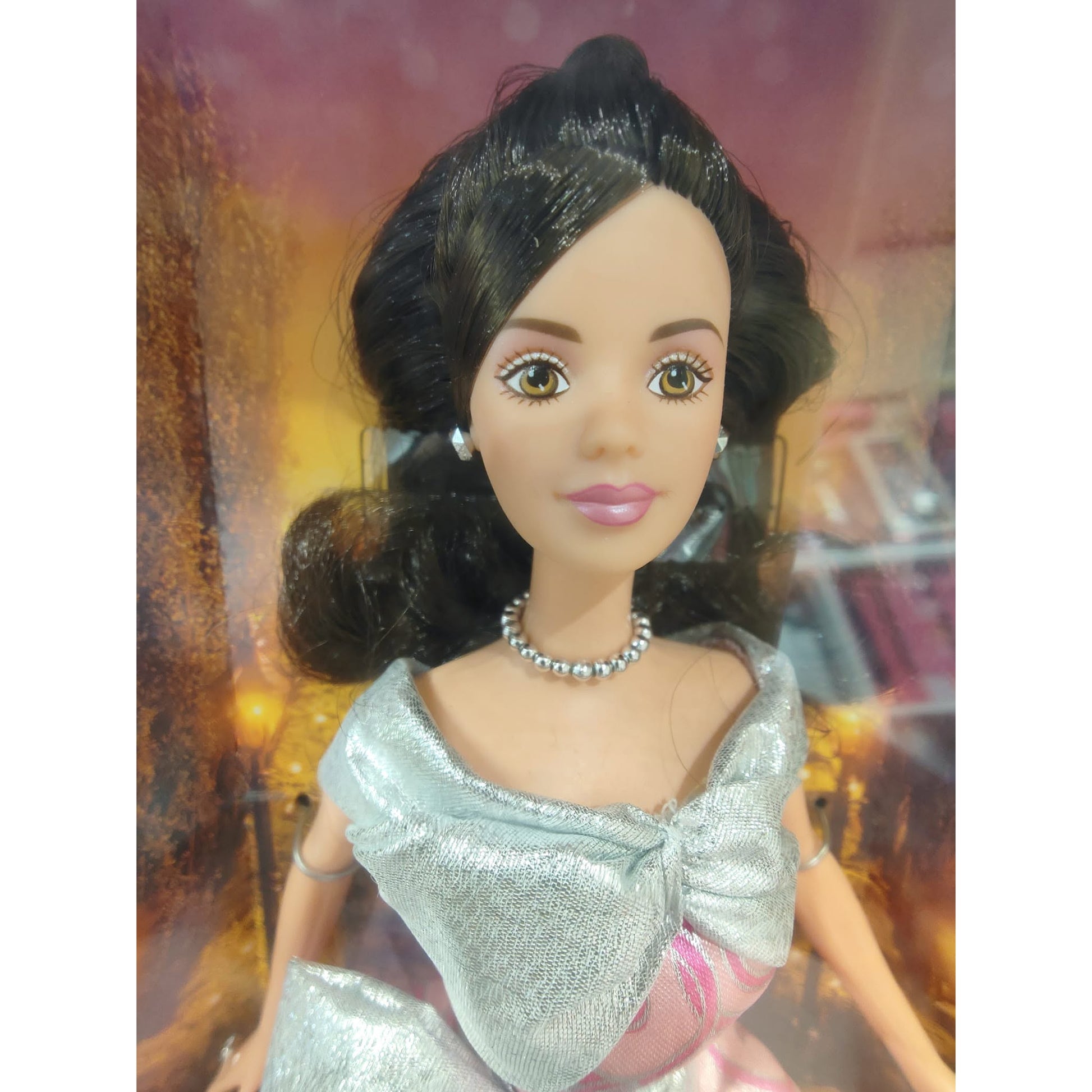 1997 Barbie Toys R Us Special Edition Pink Reflections doll — Face close-up