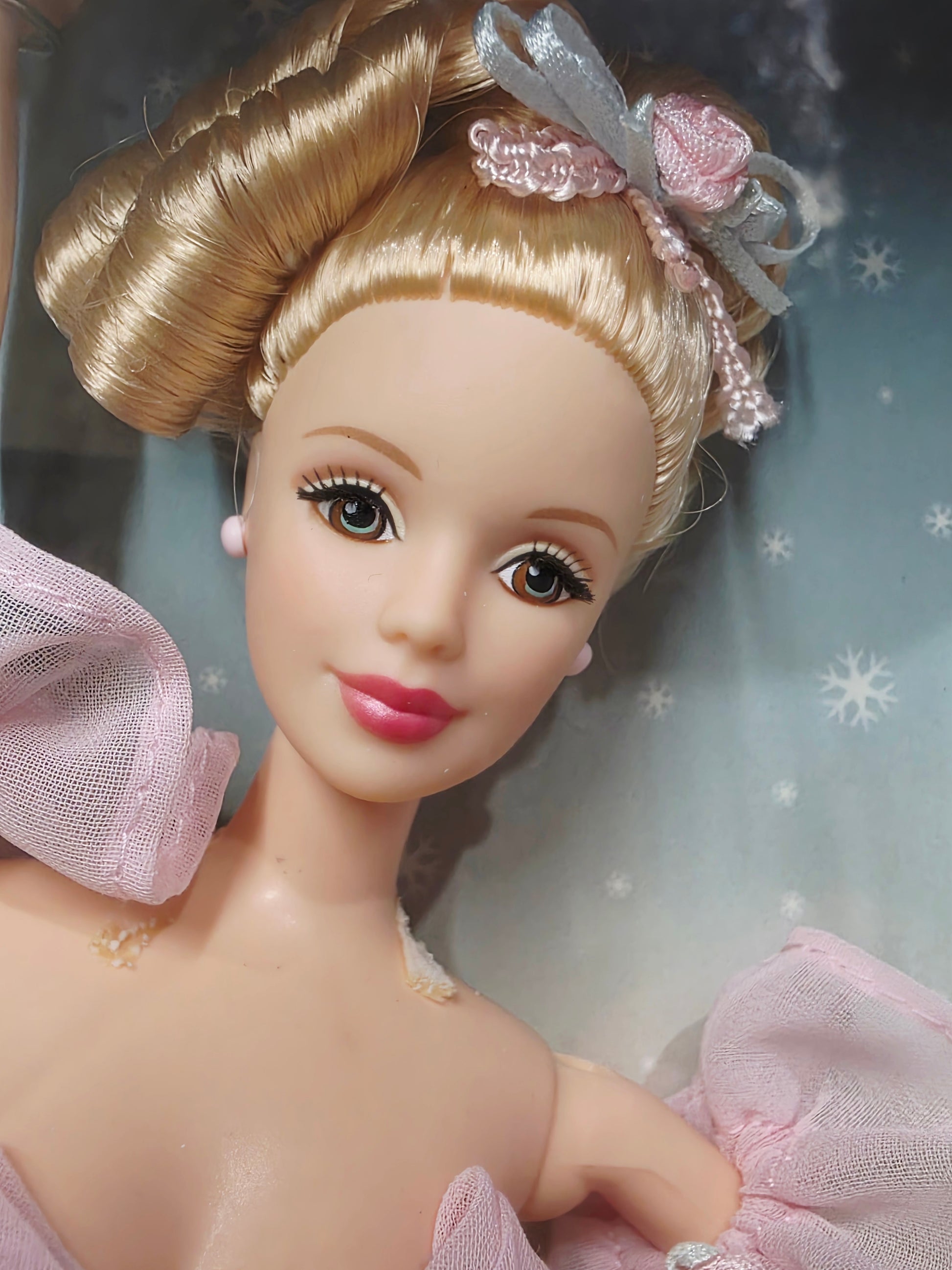 1998 Barbie Classic Ballet Series Marzipan doll — Face close-up