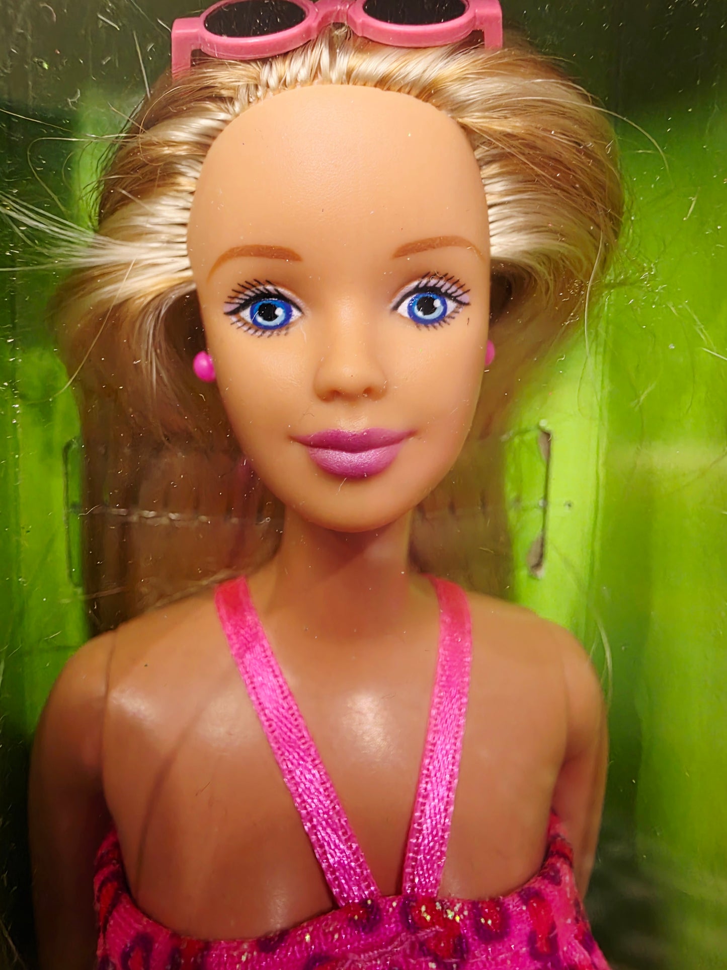 1998 Barbie Florida Vacation Barbie doll — Face close-up