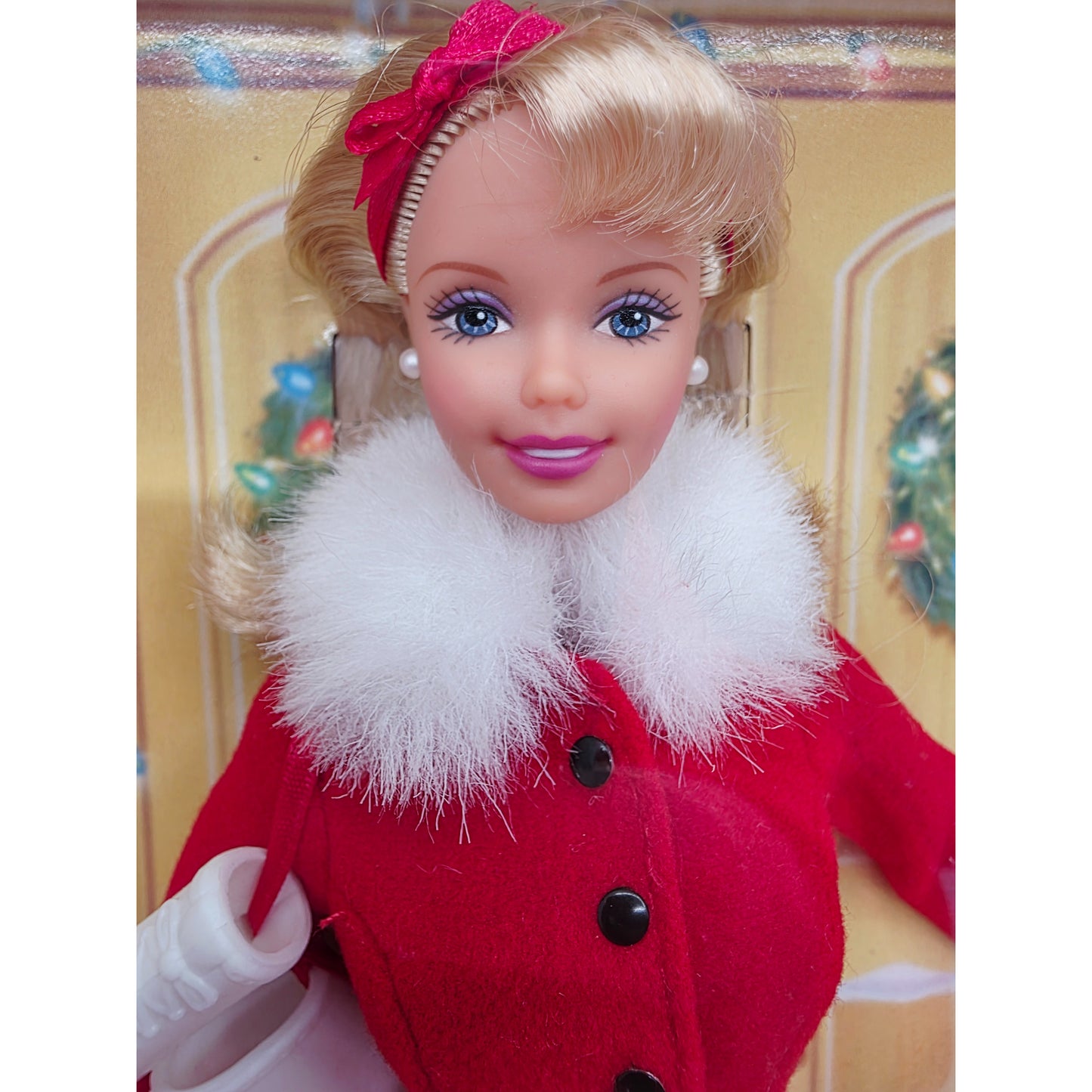 1998 Barbie Holiday Sisters Barbie, Stacie, Kelly doll giftset — Face close-up