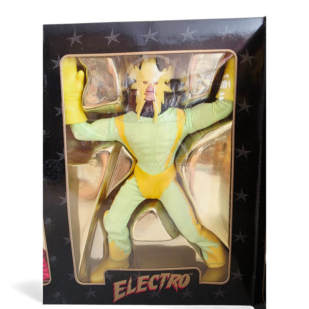 1998 Spider-Man Famous Cover Series Spider-Man & Electro action figure playset — Close-up 2