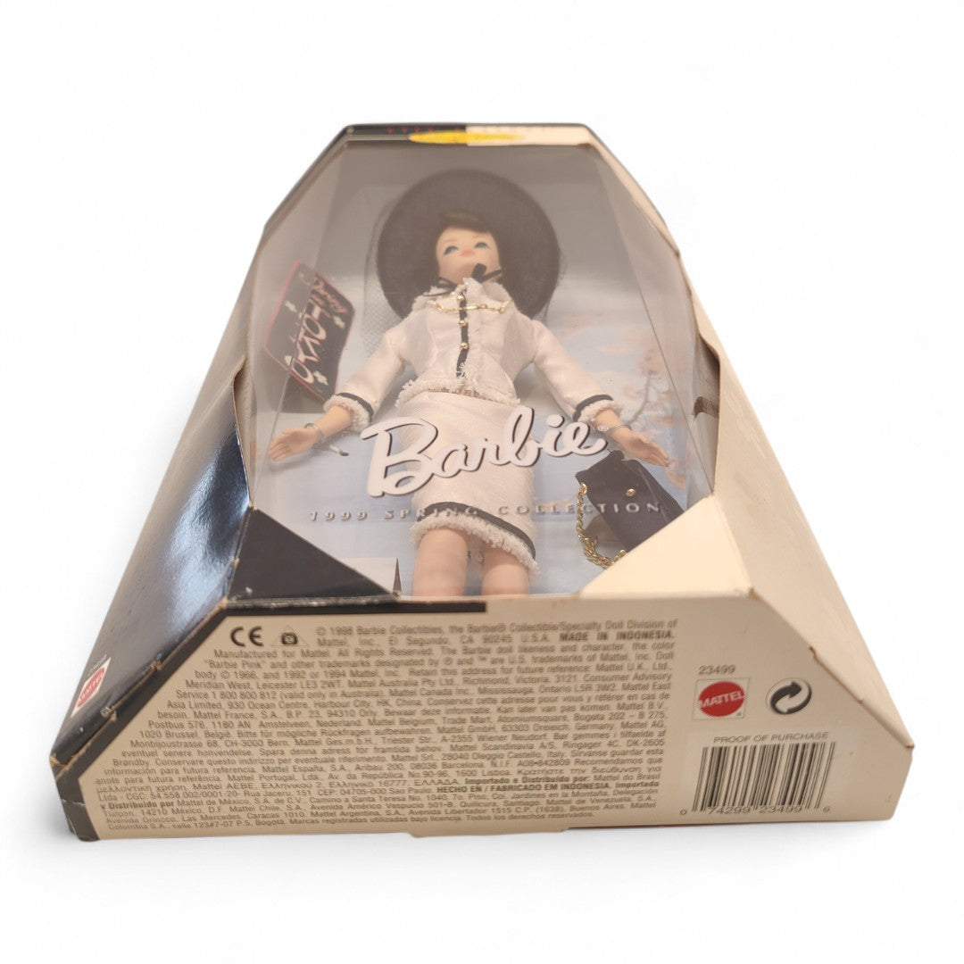 1999 Barbie City Seasons Collection Spring in Tokyo doll — Bottom view