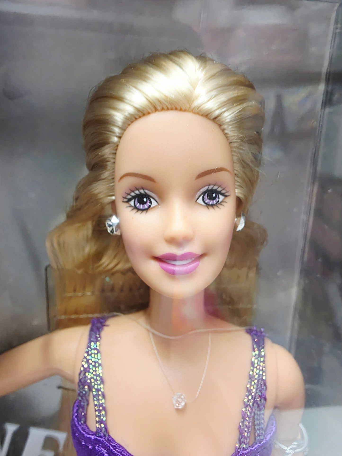 Vintage 1990s doll. Movie Star Barbie. Face view.