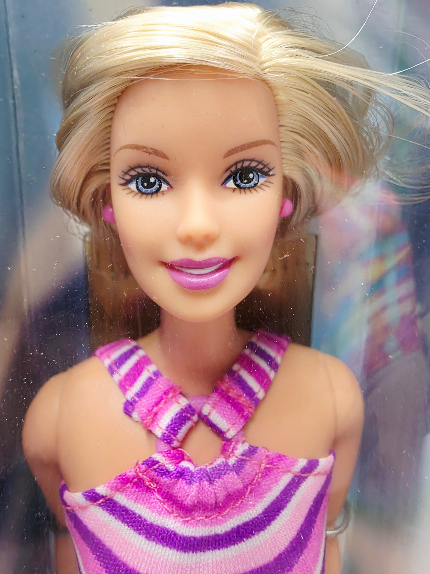 Vintage 1990s doll. Riviera Barbie. Face view.