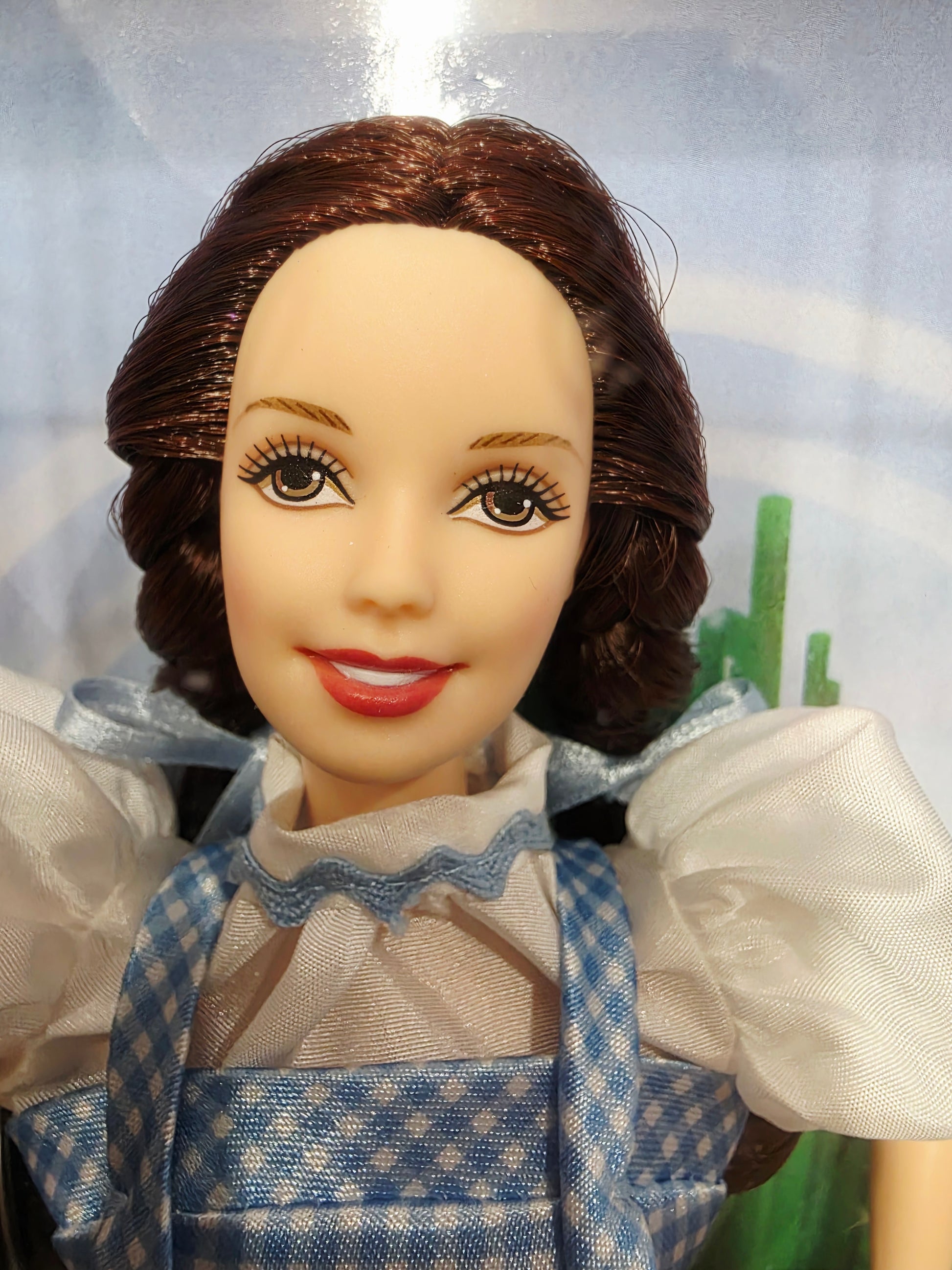 1999 Barbie The Wizard of Oz Dorothy doll — Face close-up