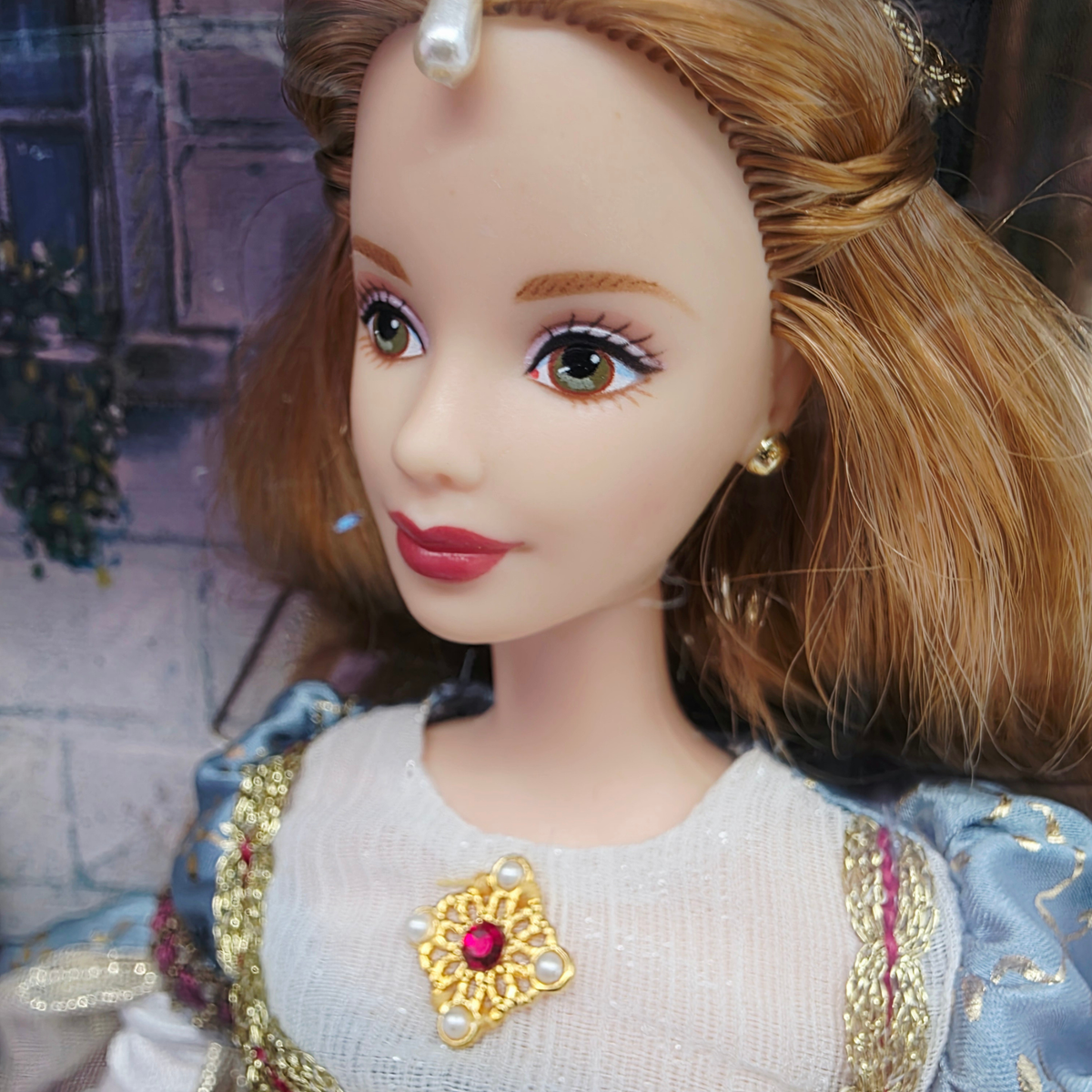 1999 Barbie Together Forever Collection Arthur, Guinevere Face view