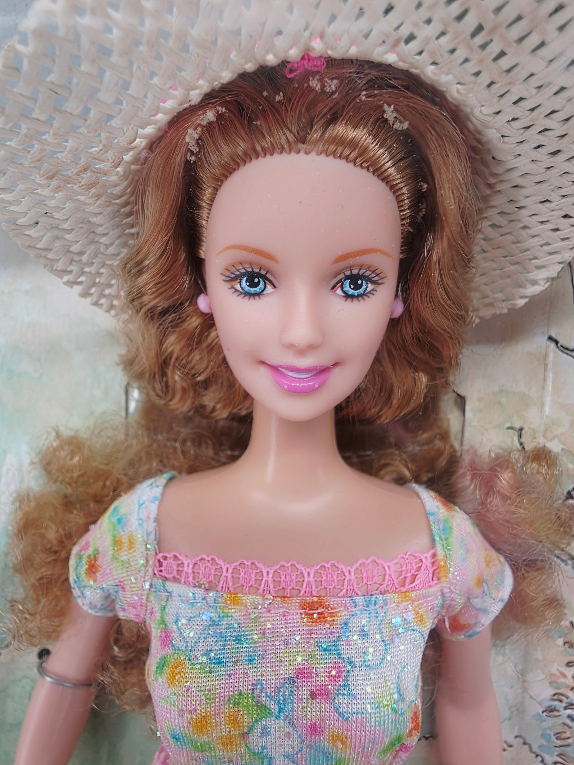 2000 Barbie Easter Garden Hunt Barbie, Kelly doll giftset — Face close-up