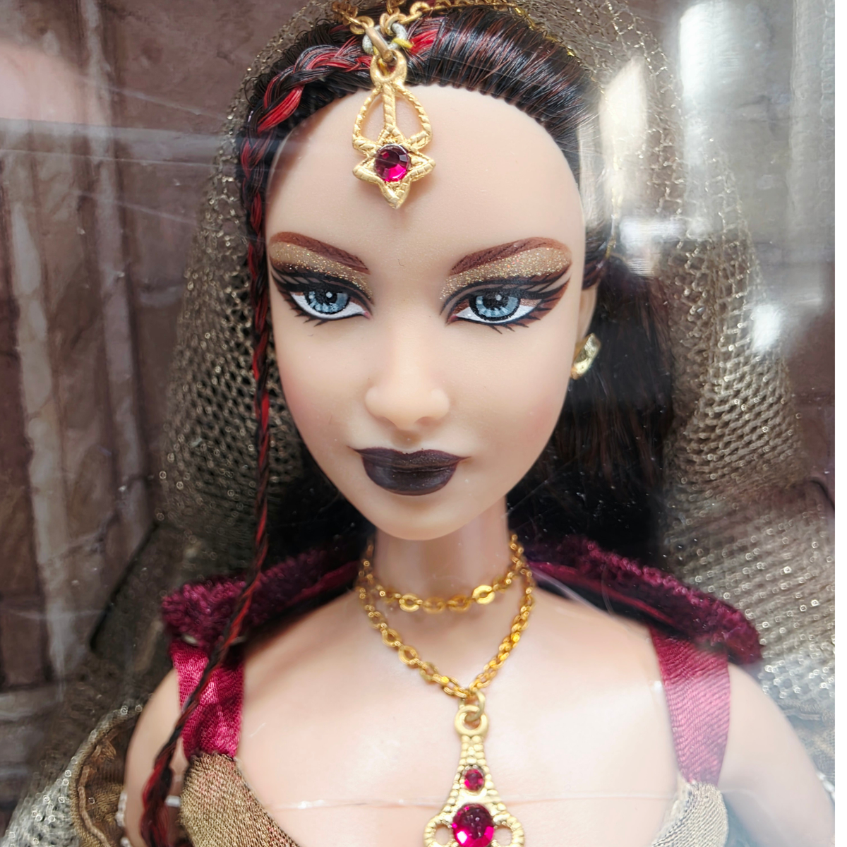2000 Barbie Magic and Mystery Collection Merlin, Morgan le Fay Face view