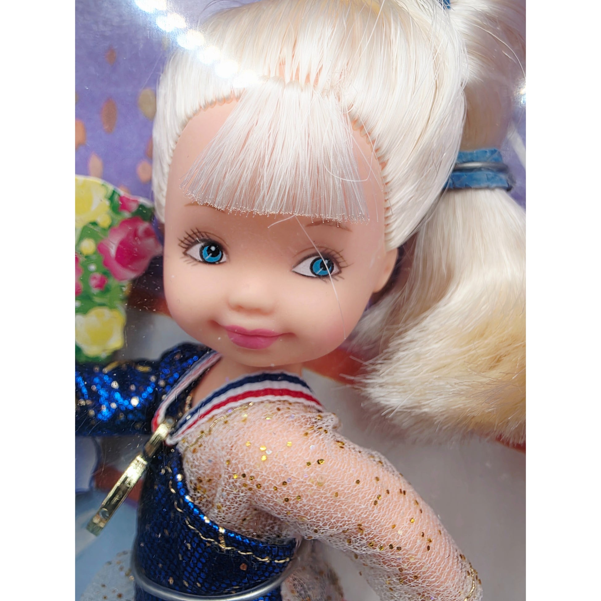 2001 Barbie Kelly Club Figure Skater Kelly doll — Face close-up