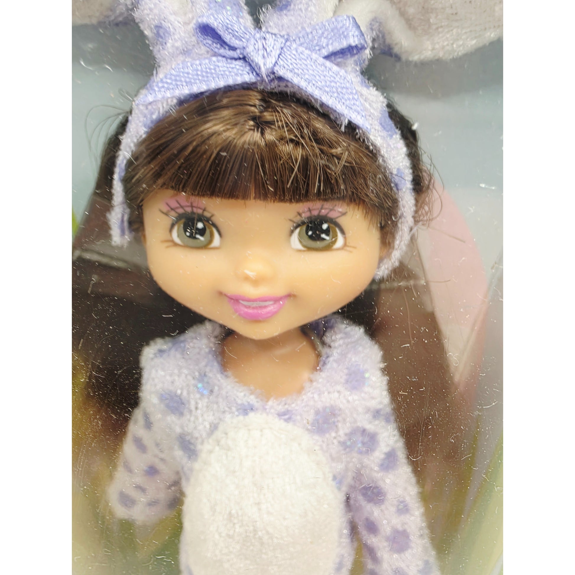 2003 Barbie Happy Spring Marisa doll — Face close-up