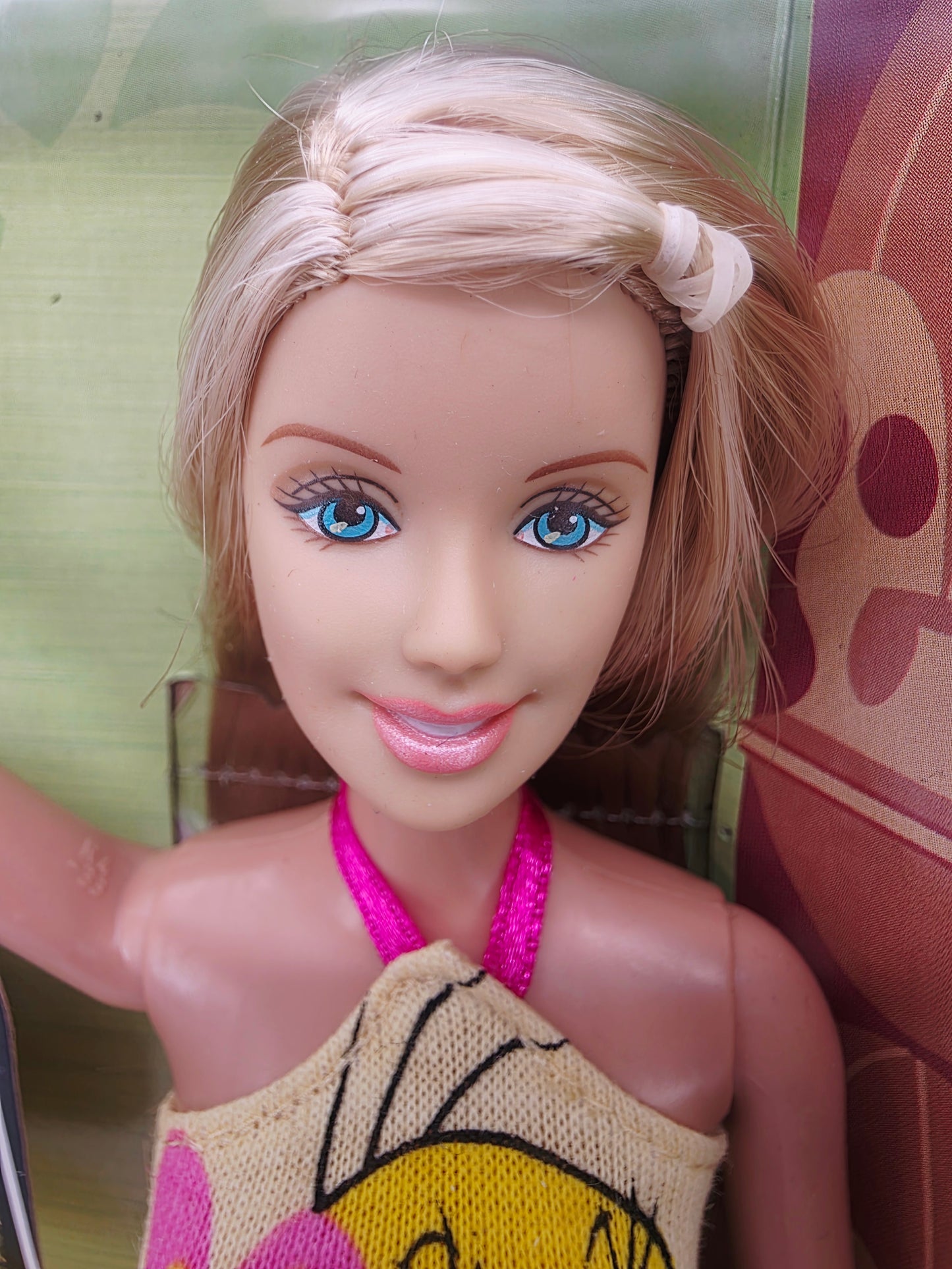 2003 Barbie Looney Tunes Tweety Tweety doll — Face close-up