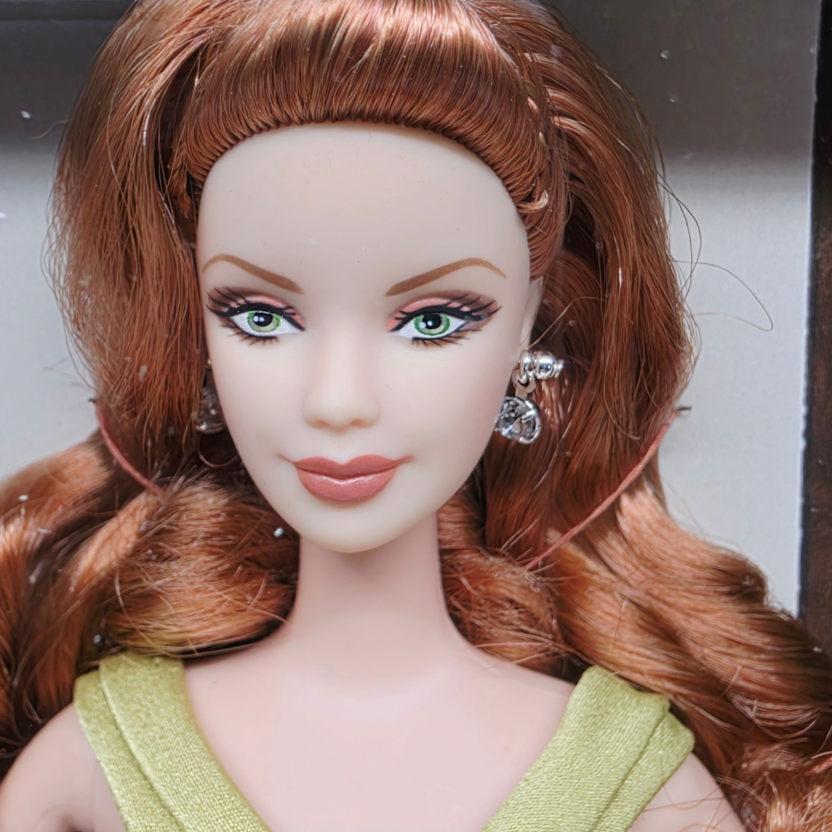 2004 Barbie Birthday Wishes Redhead Face view