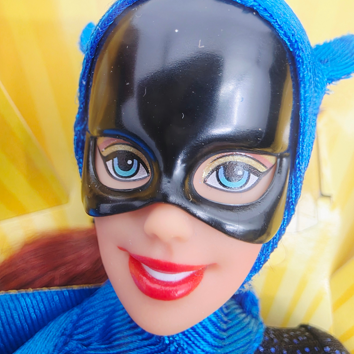 2004 Barbie DC Comics Batgirl Face view