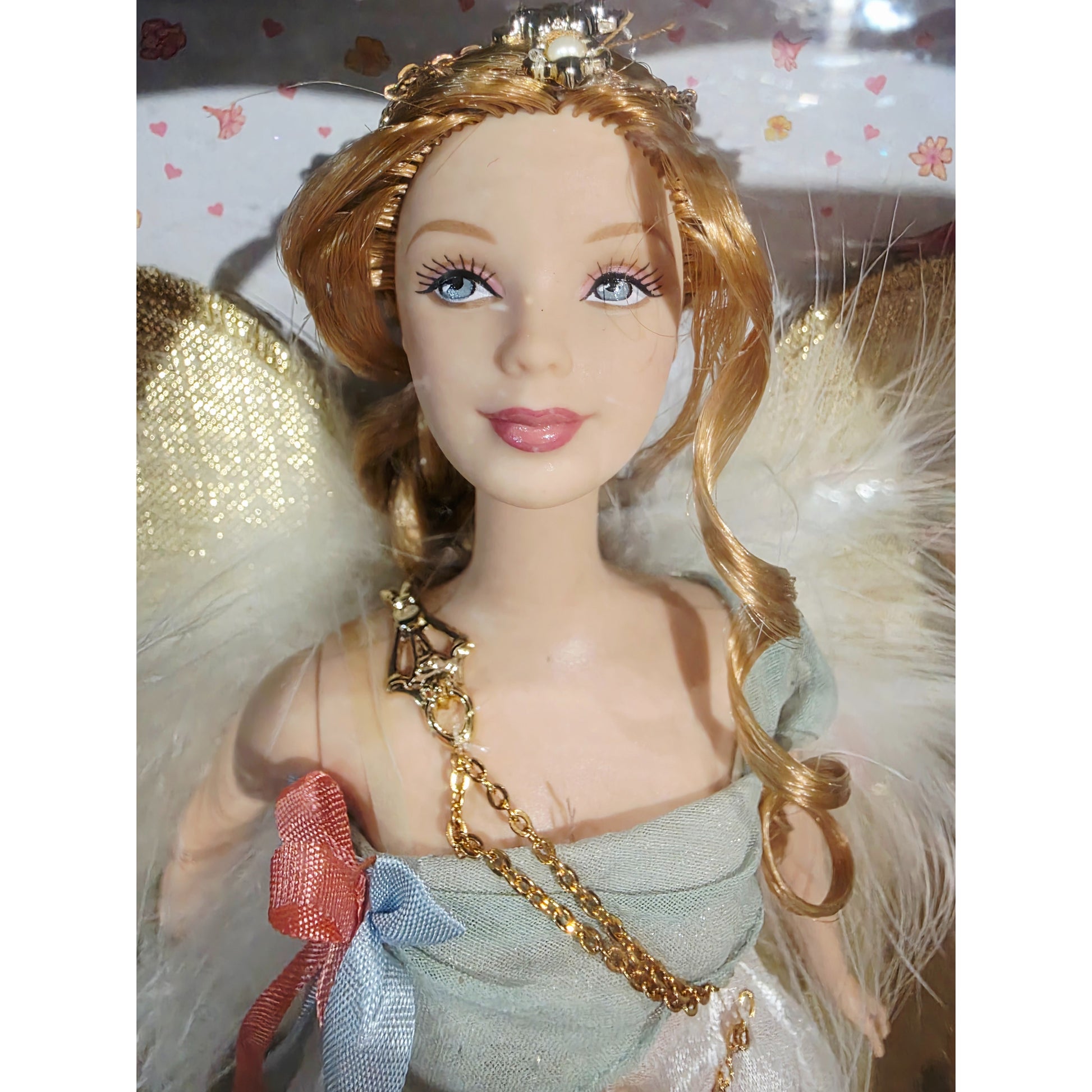 2006 Barbie Barbie Collector Pink Label Golden Angel Barbie doll — Face close-up