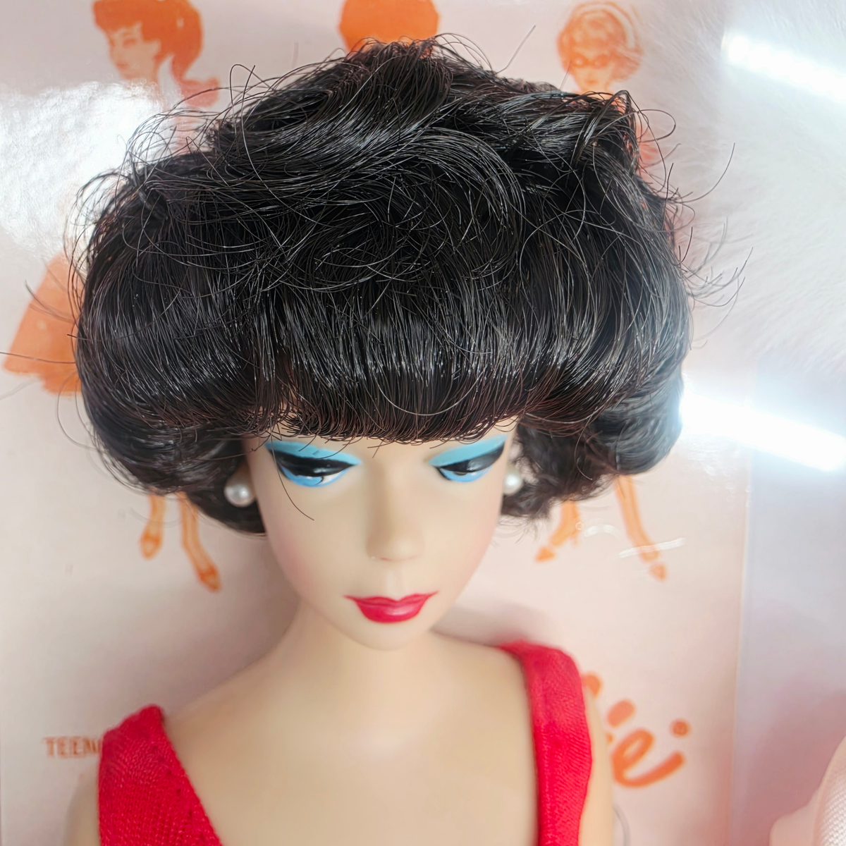 2009 Barbie My Favorite Barbie 50th Anniversary Brunette Bubble Cut Face view
