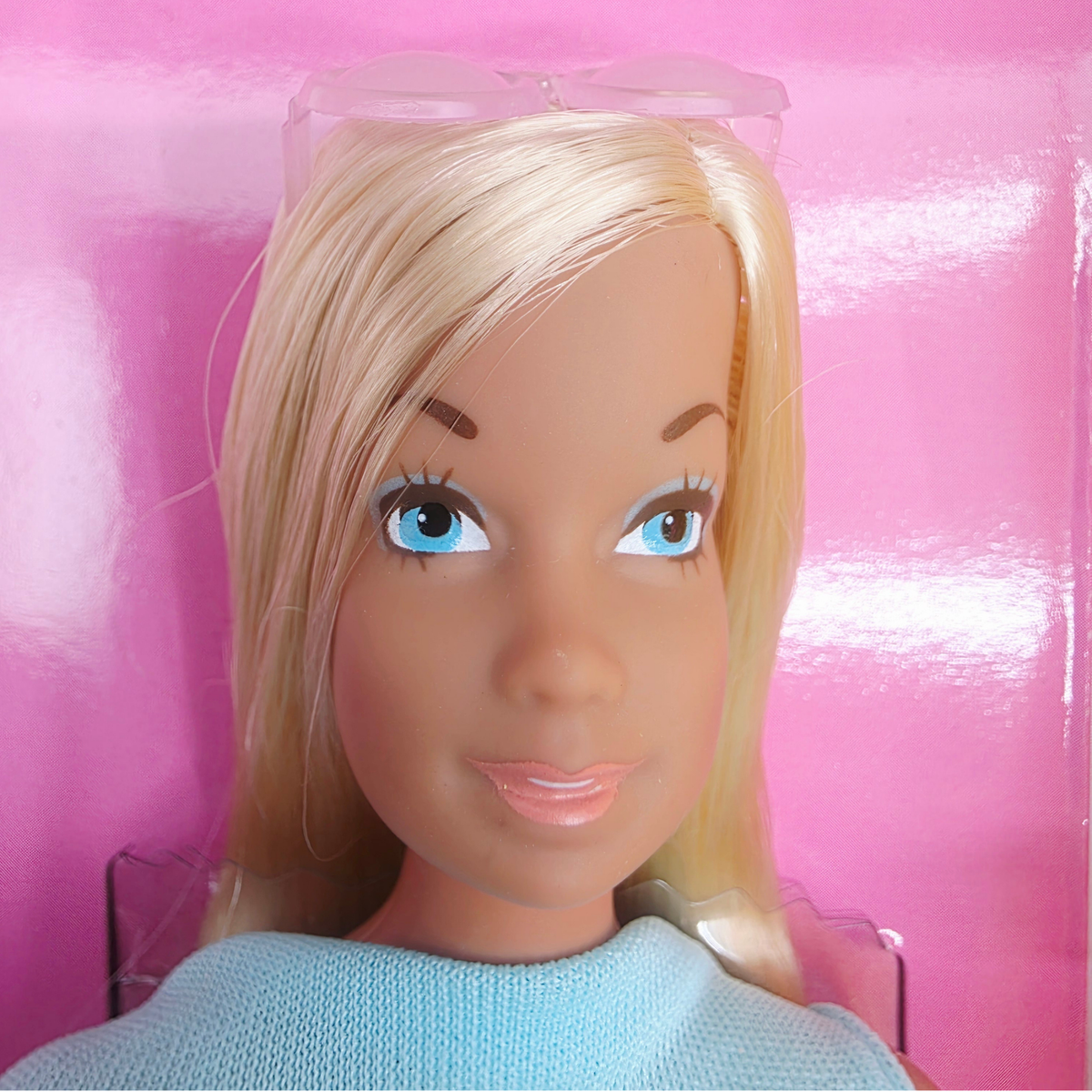 2009 Barbie My Favorite Barbie 50th Anniversary Malibu Face view