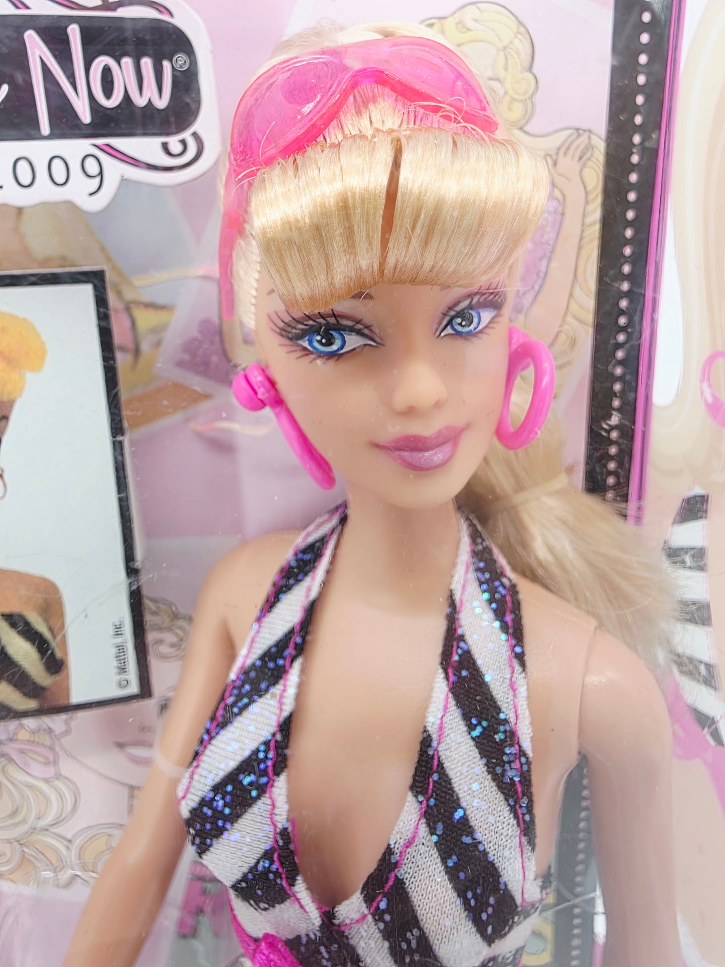 2009 Barbie Then and Now - Bathing Suit doll — Face close-up