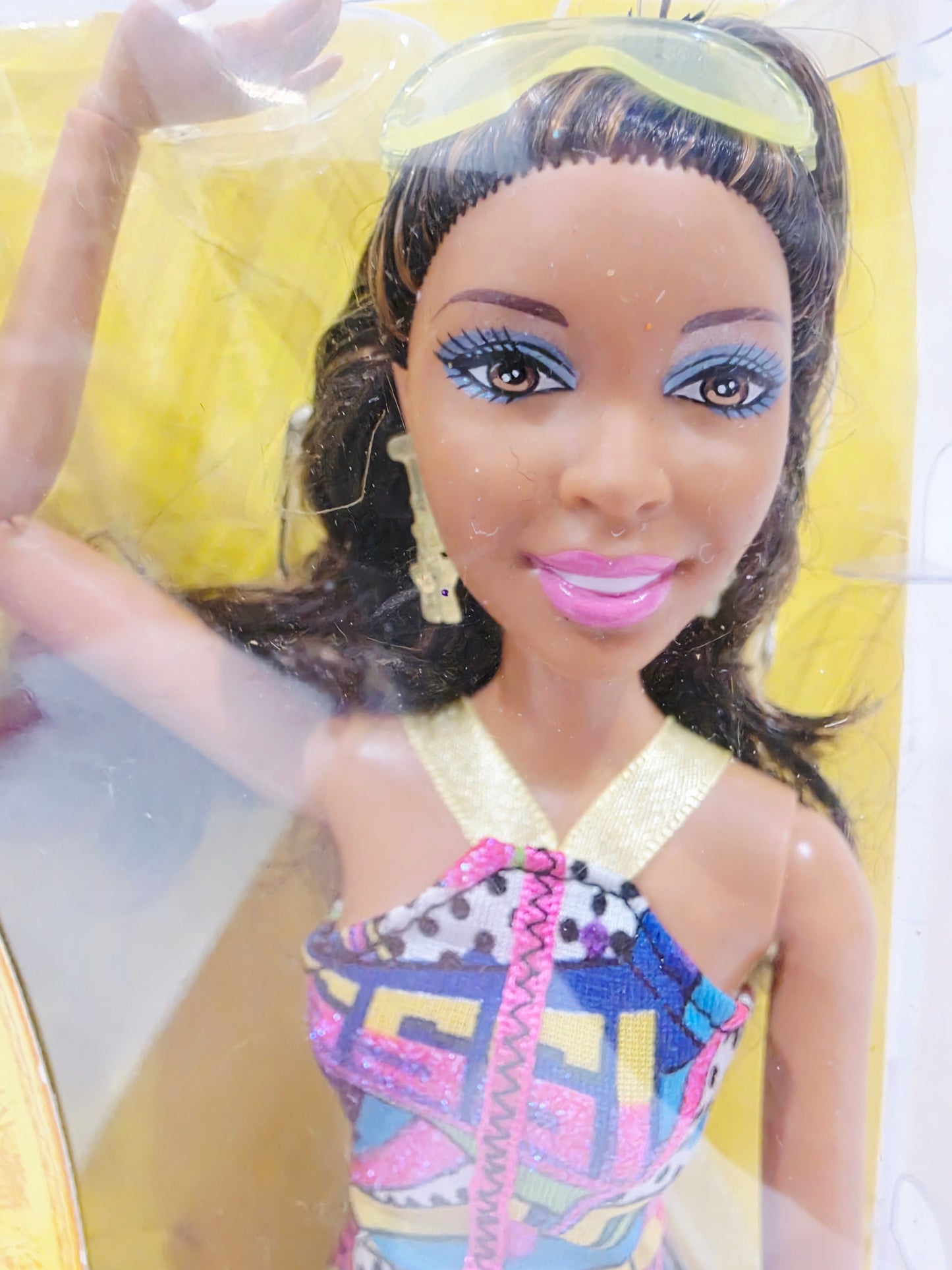 2011 Barbie Barbie Fashionistas Nikki doll — Face close-up