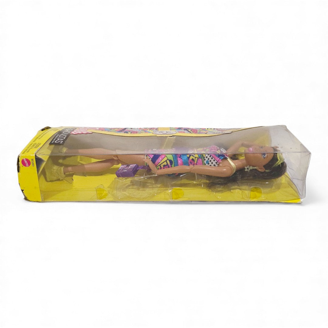 2011 Barbie Barbie Fashionistas Nikki doll — Right side