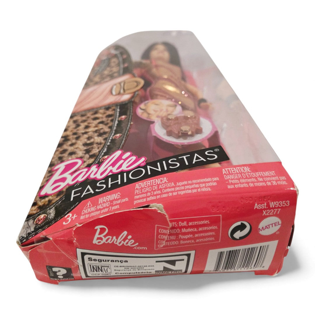 2012 Barbie Barbie Fashionistas Raquelle doll — Bottom view