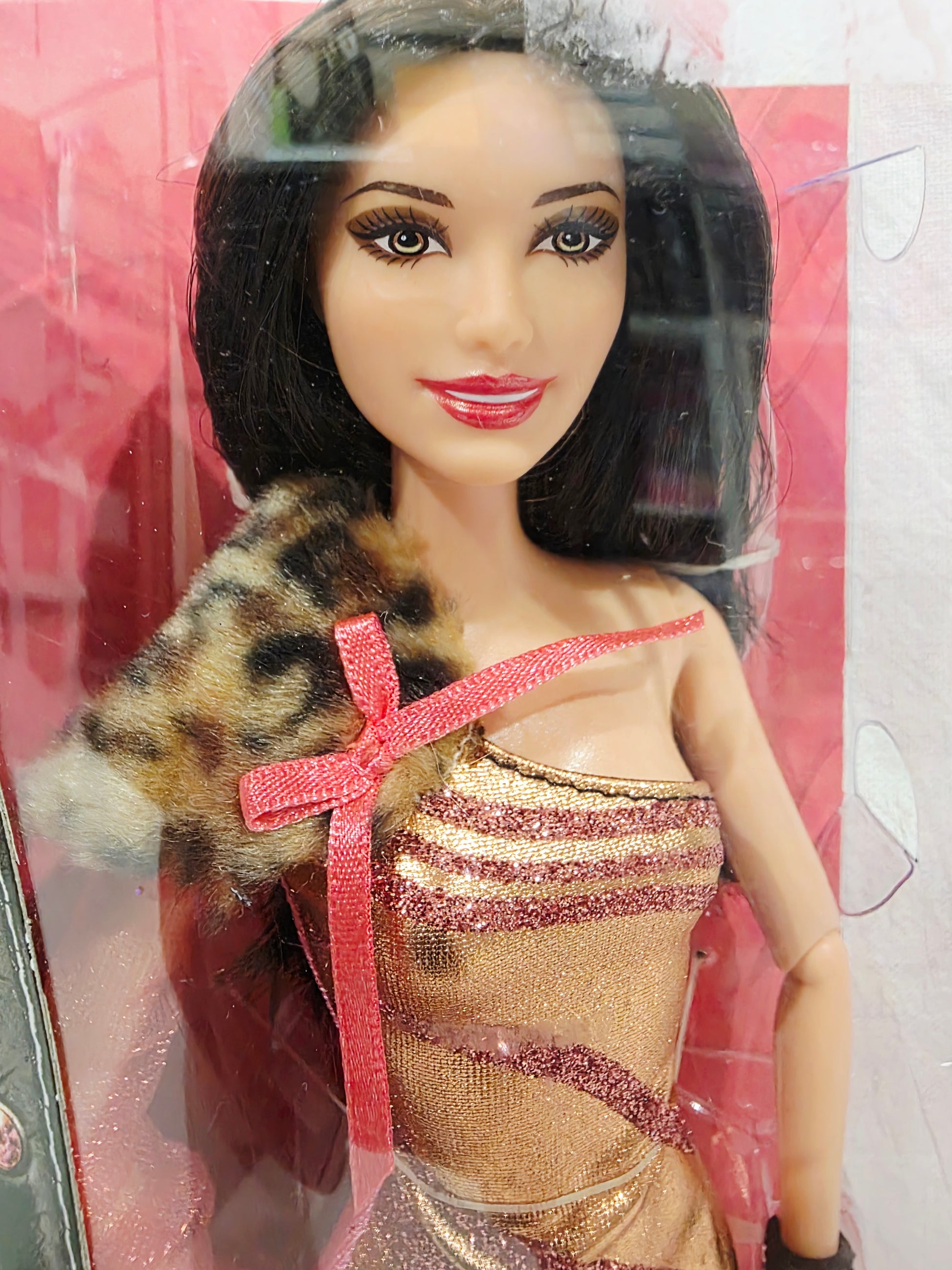 2012 Barbie Barbie Fashionistas Raquelle doll — Face close-up