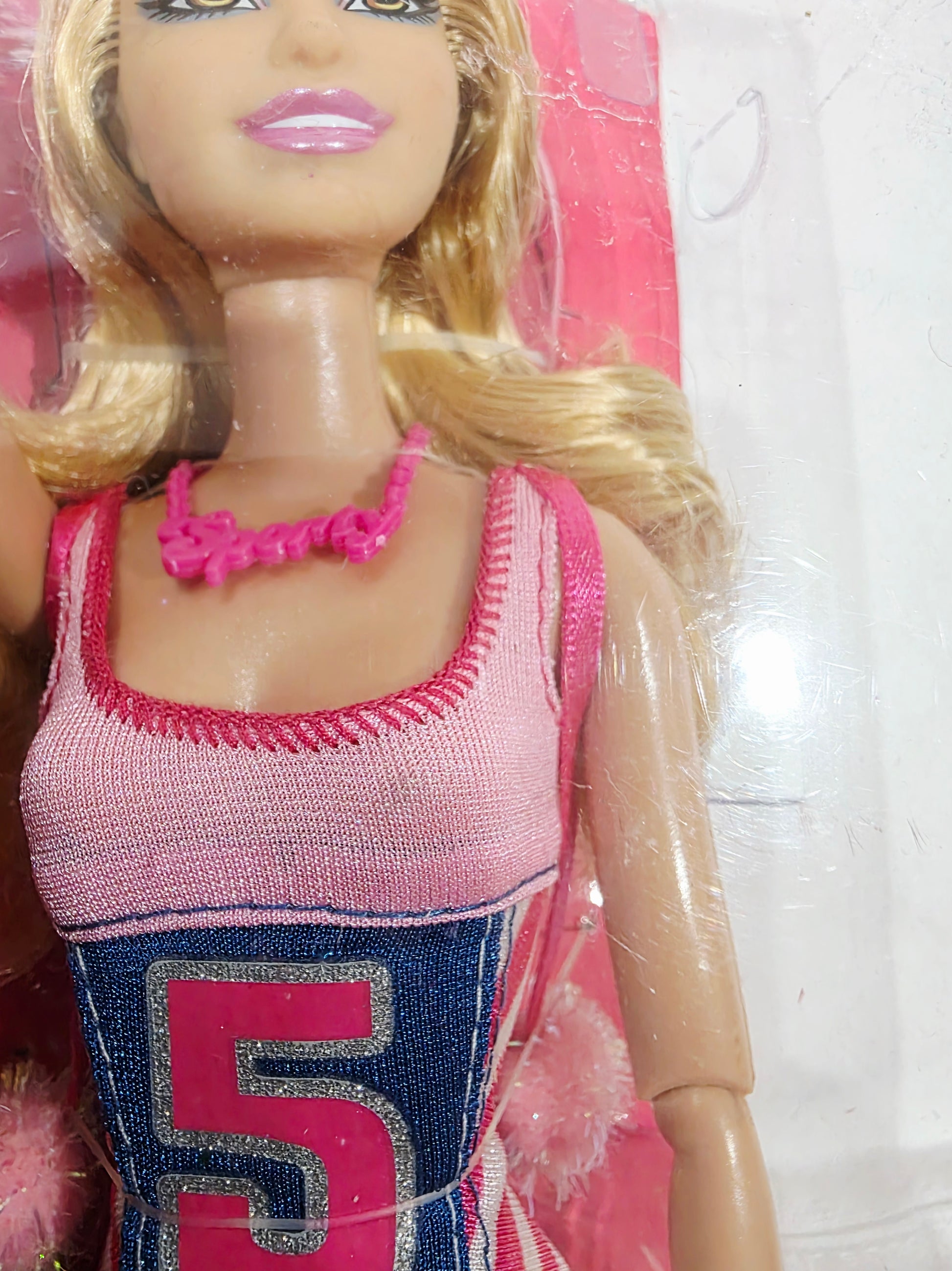 2012 Barbie Barbie Fashionistas Summer doll — Close-up 2