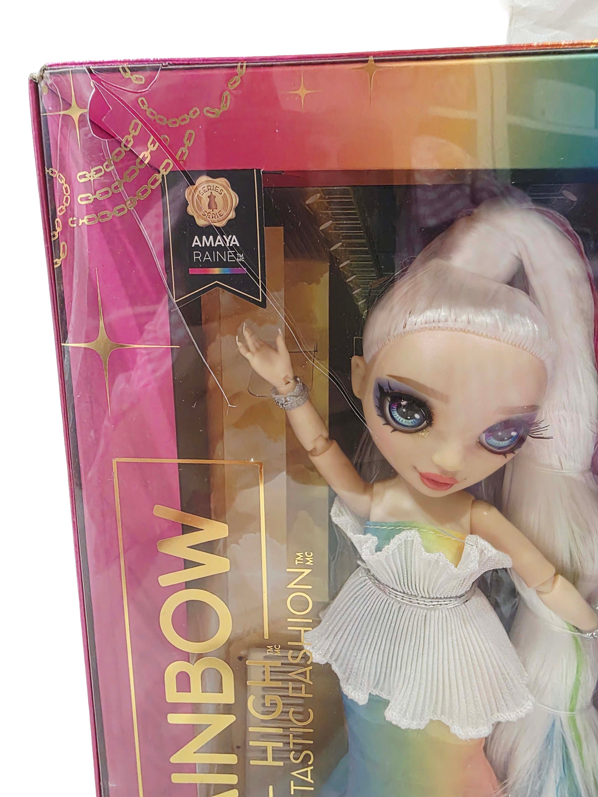 Vintage 2020s doll. Fantastic Fashion. Amaya Raine. Defect 2 view.