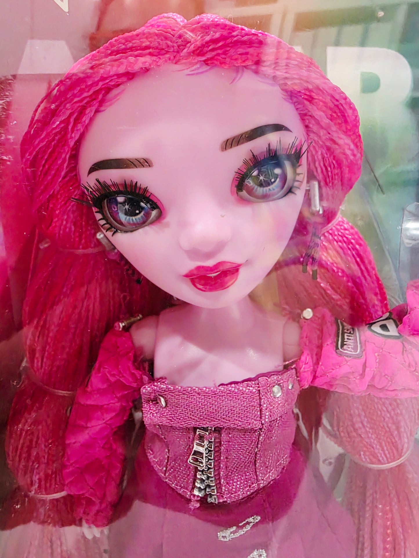 Vintage 2020s doll. Pinkie James. Series 3. Face view.