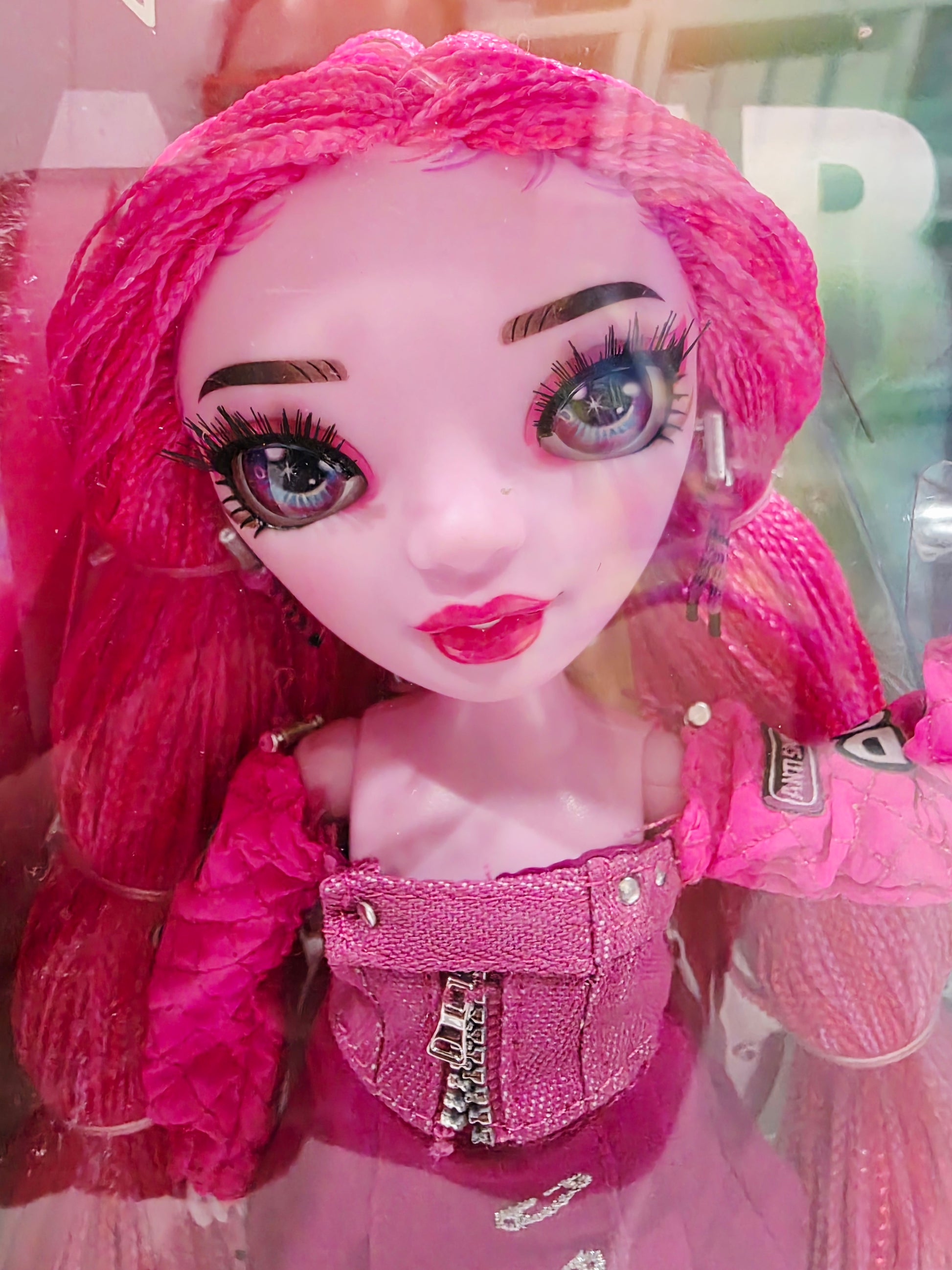 Vintage 2020s doll. Pinkie James. Series 3. Face view.